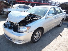 2005 TOYOTA CAMRY LE SILVER 3.0 AT Z20957